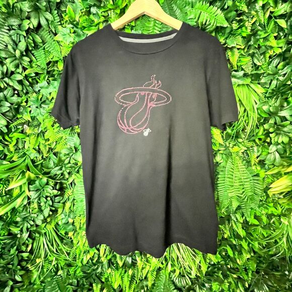 MIAMI HEAT Shirt Men Medium Black Graphic Print Red Pixel Logo NBA‎ Sports 0577 - Picture 3 of 8